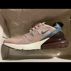 Nike Air Max 270 women’s size 7